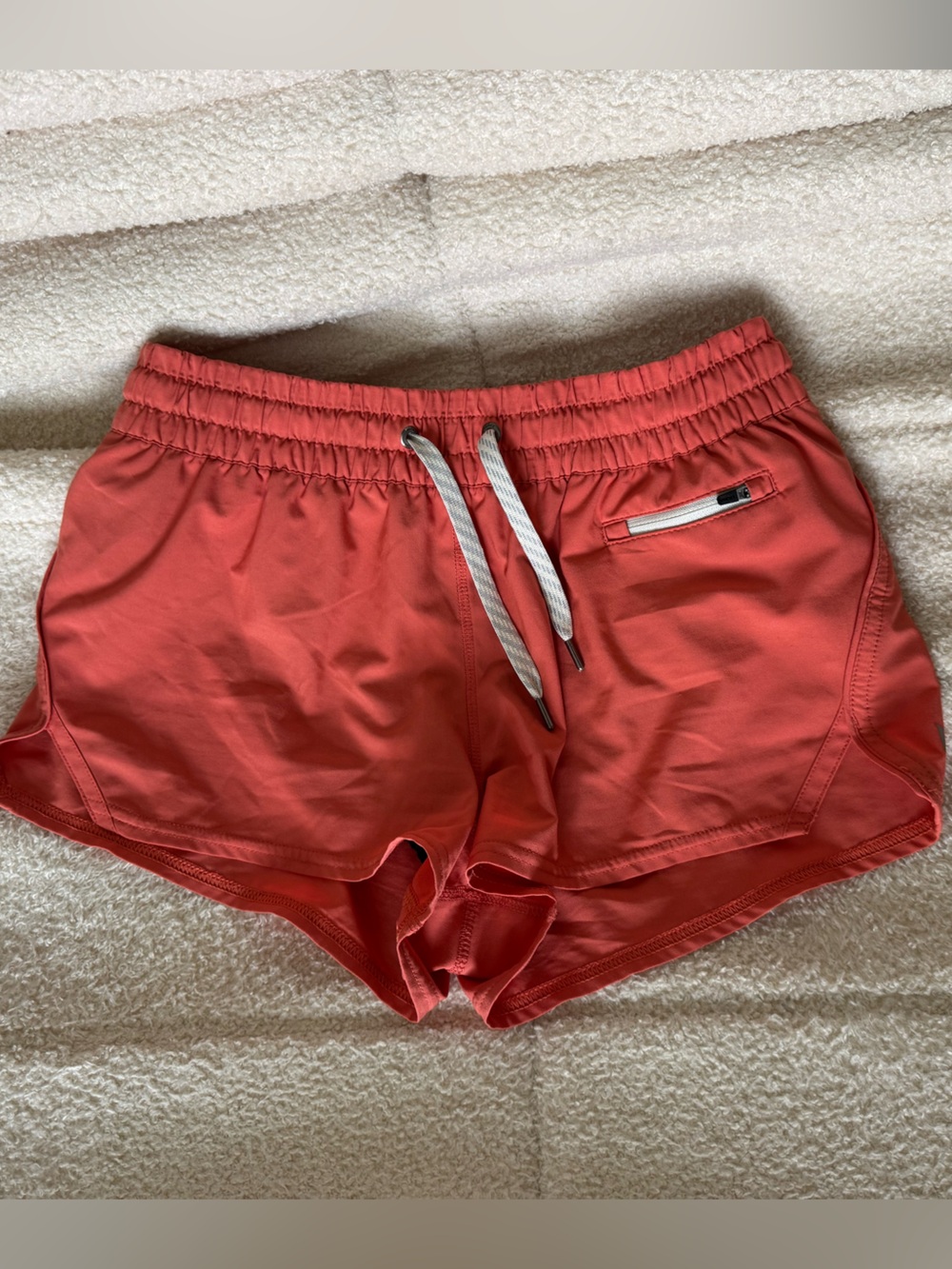 Vuori Clementine Shorts - Small grapefruit
